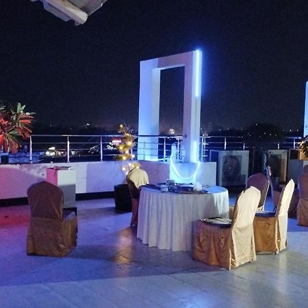 Grand Pearl Hotel & Banquet Лакхнау Екстер'єр фото