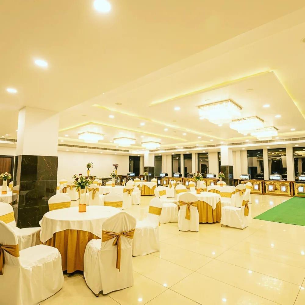 Grand Pearl Hotel & Banquet Лакхнау Екстер'єр фото