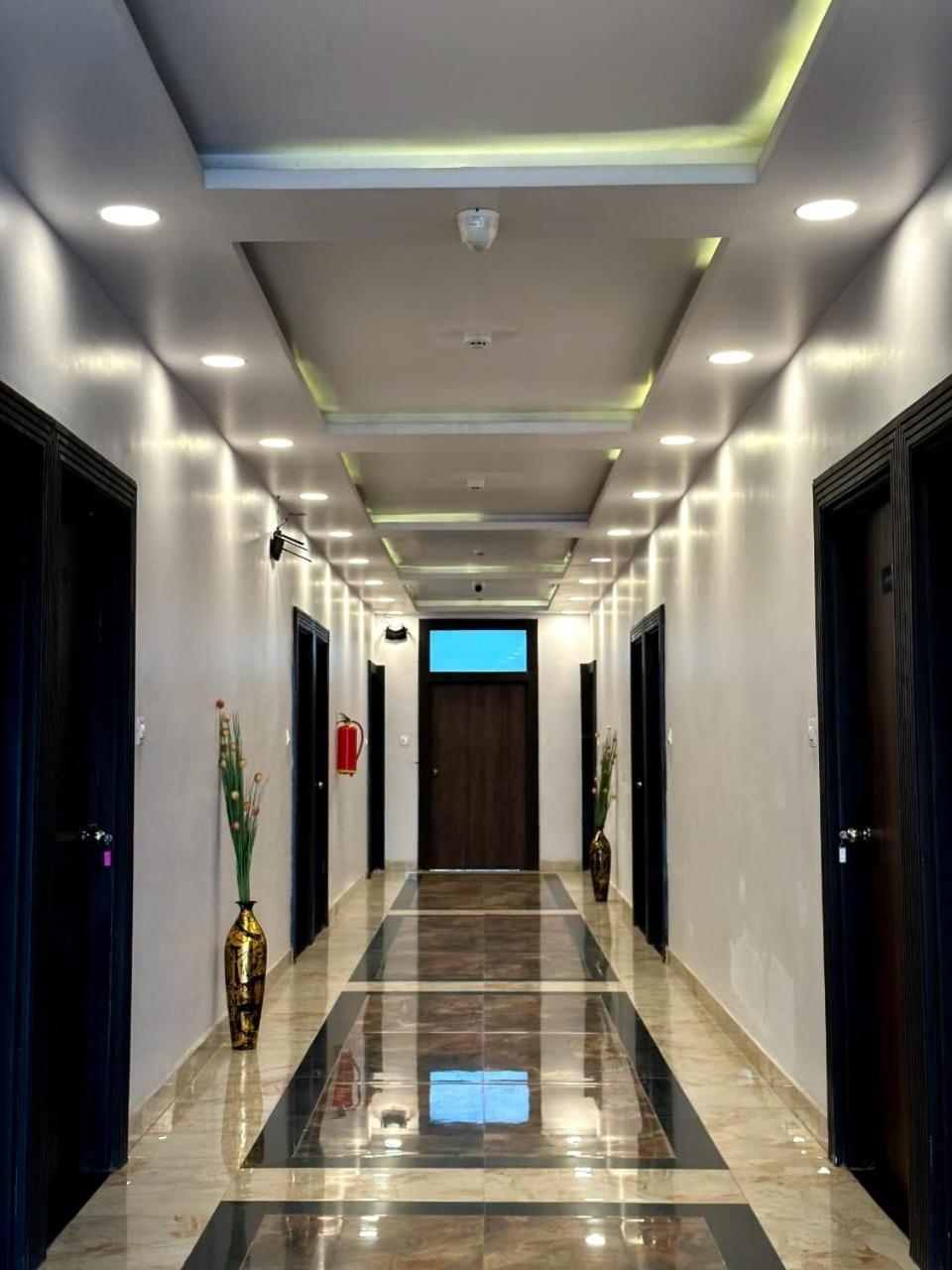 Grand Pearl Hotel & Banquet Лакхнау Екстер'єр фото