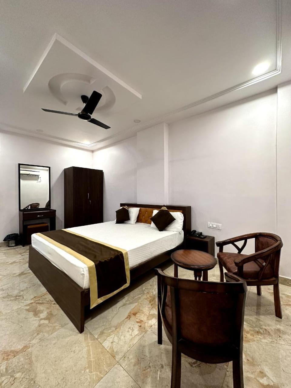 Grand Pearl Hotel & Banquet Лакхнау Екстер'єр фото
