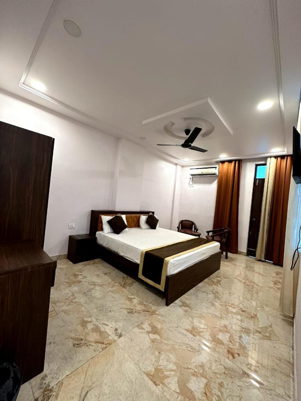 Grand Pearl Hotel & Banquet Лакхнау Екстер'єр фото